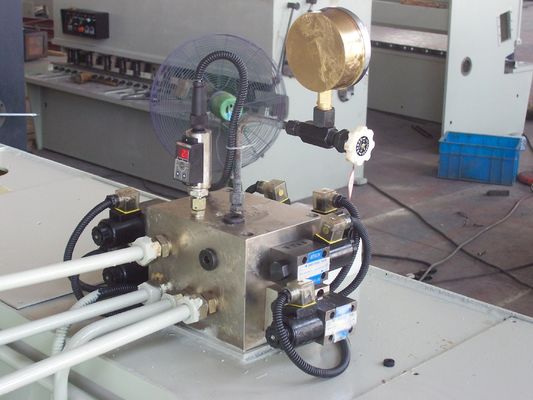 শীট মেটাল গুইলোটিন শিয়ারিং মেশিন হাইড্রোলিক CNC শীট মেটাল শিয়ারার মেশিনের ওজন 2000 কেজি থেকে 10000 কেজি পর্যন্ত পরিবর্তিত হয় নির্ভুল কাটিং সমাধান